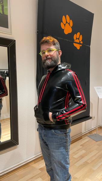 RACTION Hoodie „Genf“ – Klar. Kraftvoll. Szene-ready.